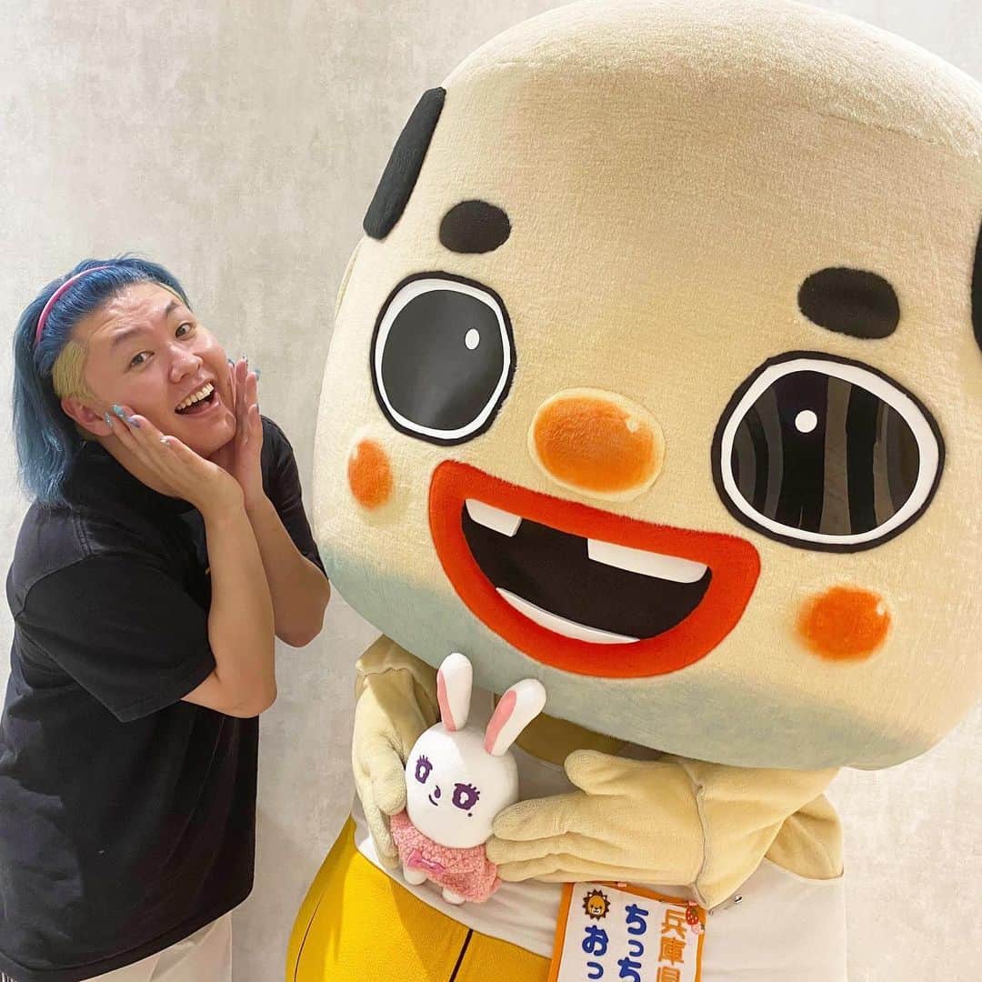 ちっちゃいおっさんのインスタグラム：「まいど〜❣️ . 先週7/24金曜日に『＃私を布教（ふきょう）して』という音声LIVE配信でぺえちゃんと一緒に出さしてもろうたで〜❣️ . ワシも新しい試みやったさかいに〜今の時代に合った配信でめっちゃたのしめたで〜❣️ . 聞いてくれたみんなおおきにやで〜❣️ ぺえちゃんの元カレが尼崎やったトークはワシもびっくりしたわ❣️ . ぎゃはははははは〜〜〜〜＼(^O^)／ . ▼＃私を布教して とは？ 『＃私を布教して』は、顔を出さず音声のみでどなたでも簡単にLIVE配信ができるプラットフォームサービスで、LIVE配信するライバーとリスナーがメッセージを送りあったり、お気に入りのライバーに対してギフトを贈って応援するなど、声と音でリアルタイムに繋がることができる配信系のコミュニティアプリです。」