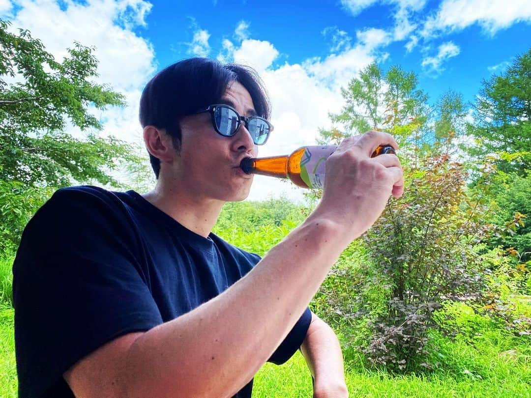 藤森慎吾さんのインスタグラム写真 - (藤森慎吾Instagram)「久しぶりに地元長野へ。 お昼ご飯はおそば。 地元の美味しい野菜とおそばを提供している素敵なお店です。地元愛に満ちた空間でした。オーナーさんはなんと同い年で長峰中出身でした！！あの！長中。野球部の試合でよく行ったあの。分からんか。 #傍 #katawara #クラフトビール #Quocoira ここいらってこの辺って意味で地元で使う方言ですが、それにちなんだネーミングなのでしょうか。。。 とても美味しかったです！ 是非立ち寄ってみてください！ ちなみに今日は仕事ですよ。帰省ではございません。ご心配いただきありがとうございます。」7月30日 16時47分 - fujimori_shingo0317