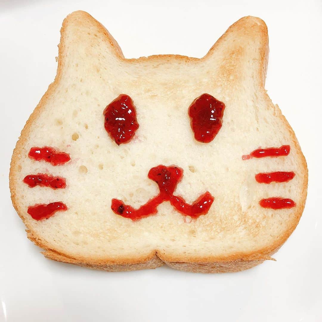 NOHANAのインスタグラム：「ずっと気になってたねこねこ食パン🐱🍞 デコる技術あげたい、、😂 ・ #ねこねこ食パン #食パン #猫 #cat #東京ねこねこ」