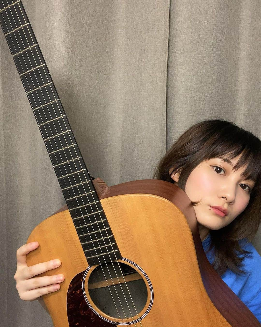 佐藤千亜妃さんのインスタグラム写真 - (佐藤千亜妃Instagram)「‪今日オンライン打ち合わせだと勘違いして一応メイクしたら、勘違いしてて明日だった。。。‬ 記念に一枚📸」7月30日 17時00分 - chiaki_sato0920