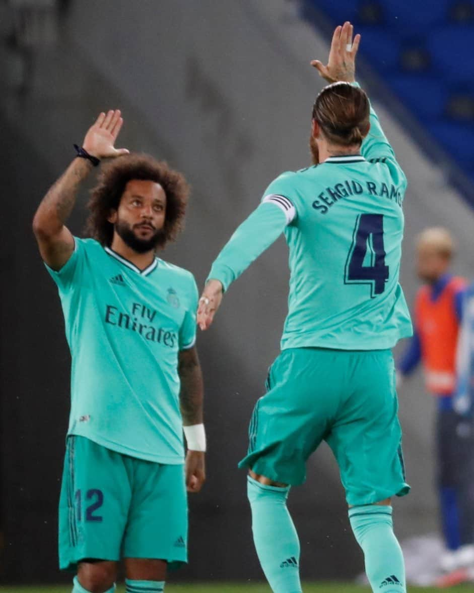 LFPさんのインスタグラム写真 - (LFPInstagram)「✋ GIVE ME FIVE (#LaLigaSantander titles 😜🏆)! • ✋ ¡CHOCA ESOS CINCO (títulos de #LaLiga Santander 😜🏆)! • #SergioRamos #Marcelo #RealMadrid #Football」7月30日 17時00分 - laliga