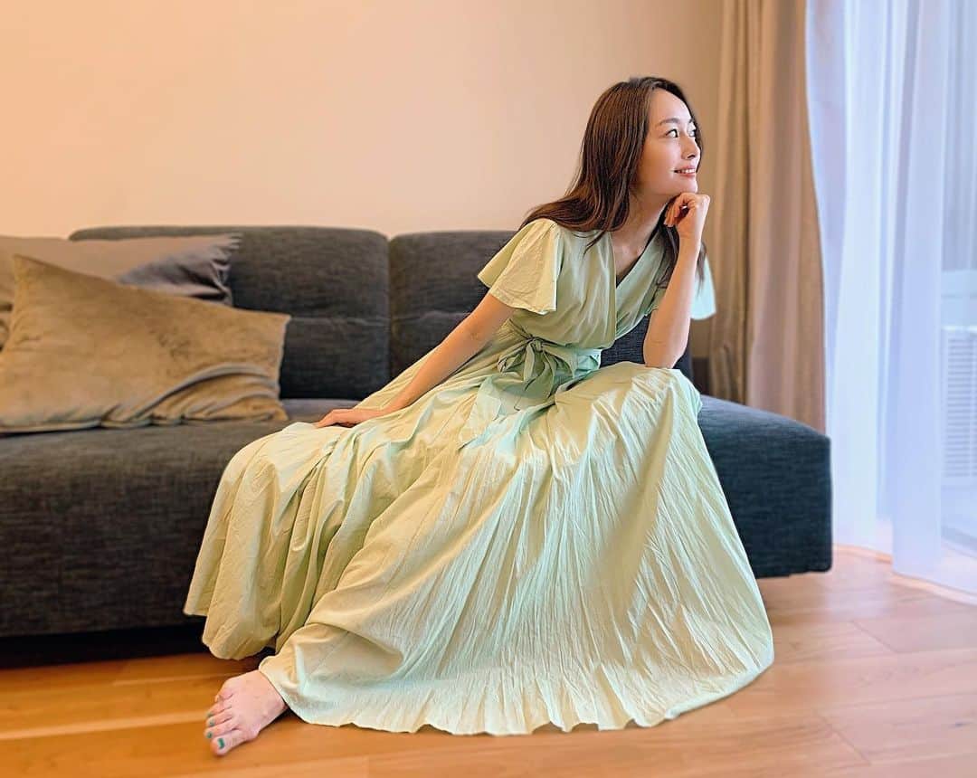 小祝麻里亜のインスタグラム：「お元気ですか？私は再び断捨離スイッチ入ってしまいました🌱とりあえず春夏物を。  人数が増えているので、密にならないよう、気をつけてお過ごし下さいね💞☺️  お気に入りのサマーワンピを着て…👗晴れたら屋外で着るの。あー楽しみ✨✨🌻 ． ． ． dress． @mariha_official  ． ． ．＿＿＿＿＿＿＿＿ #outfit #coordinate #look #instafashion #셀스타그램 #얼스타그램 #코디 #스타일링 #데일리 #데일리룩 #오오티디」