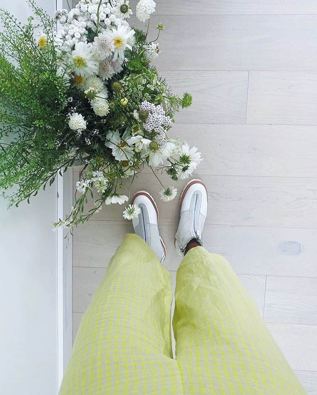 のインスタグラム：「We are in good company 💛  thank you @stalf.studio for sharing thank you @abi_evh we too love this shot from  of Stalf Studio  Fluoro Citrus Checked Trousers teamed with our Zadie Zip Up Boots ⁠ ⁠ ⁠ #peopleingrenson #grenson #girlsingrenson #grensongirls #womensbrogues #brogues #womenswear #womensshoes #womensfashion #thegoodshoe」
