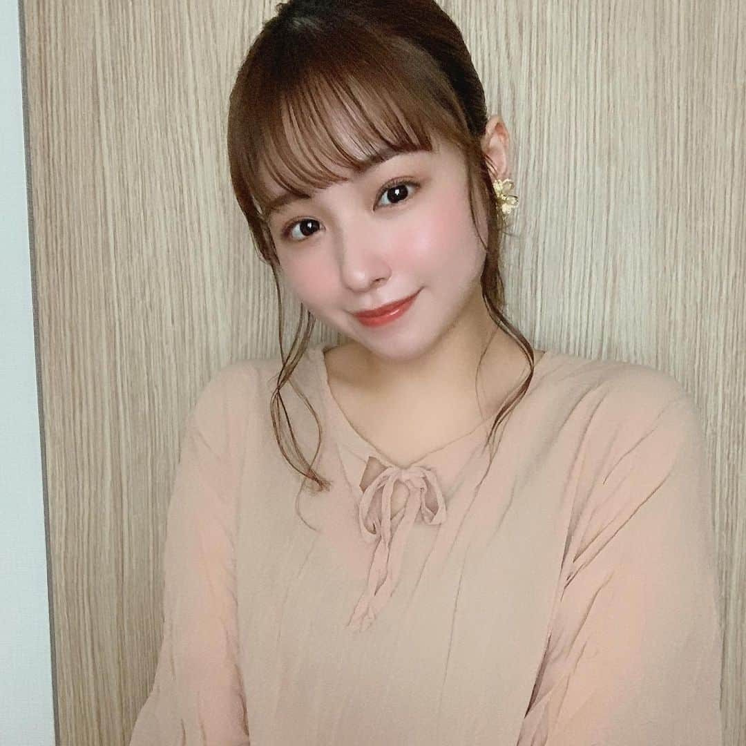 近藤里奈さんのインスタグラム写真 - (近藤里奈Instagram)「﻿ ベージュがかわいい🌷﻿ 気づいたらクローゼットベージュばっかり😯﻿ ﻿ ﻿ 夏だからミントグリーンとか淡い色の﻿ 服も欲しいな…( ᷇࿀ ᷆ )🤍﻿ ﻿ ﻿ このonepieceは@u_dresser です🏹﻿ 安定にかわいい🤤﻿ ﻿ ﻿ #onepiece #udresser #夏服﻿ ﻿ ﻿」7月30日 17時20分 - rina_kondo_0223