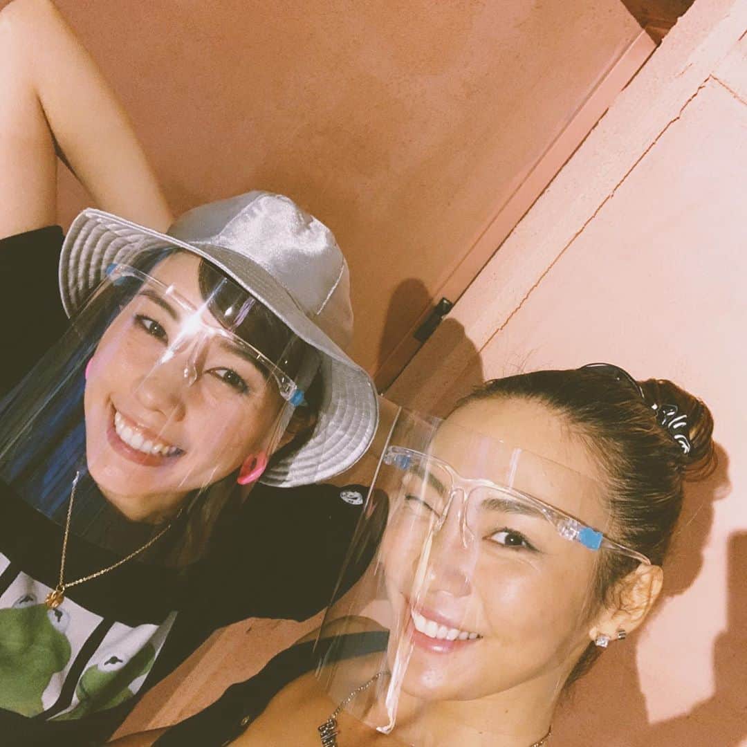 仲里依紗のインスタグラム：「. 昨日アップした YouTubeで @aya_fitness さんと コラボしてるよ〜❤️ 夏にピッタリな ダイエット飯👩‍🍳作りしてるの❣️ みんなみてね✨ AYAさんのYouTubeでは トレーニングしてるよ🤩 . #ダイエット飯 #まさかの結果に #笑いが止まりませんでした #具」