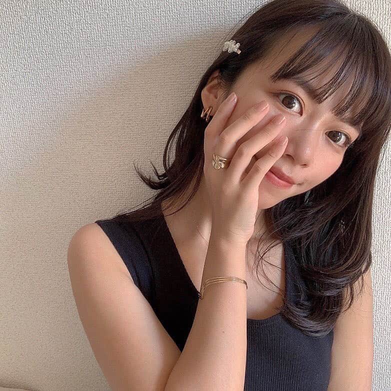 のインスタグラム：「﻿ こんにちは✨﻿ ViVigirlの牧野桃美(@momomi_makino )です🍑❤︎﻿ ﻿ 私が夏に買った物は、、﻿ ゴールドのアクセサリーです🌺﻿ 夏のコーデはシンプルになりがちなので﻿ アクセサリーで楽しんでます☺️💓﻿ ﻿ これからだんだん暑くなるので﻿ みんな身体に気をつけて夏を楽しもうね🍉﻿ ﻿ ﻿ ﻿ ﻿ #ViVigirl﻿ #ViVigirl_official﻿ #ViVigirlspick﻿ #ViVigirlspick_夏買ったもの」
