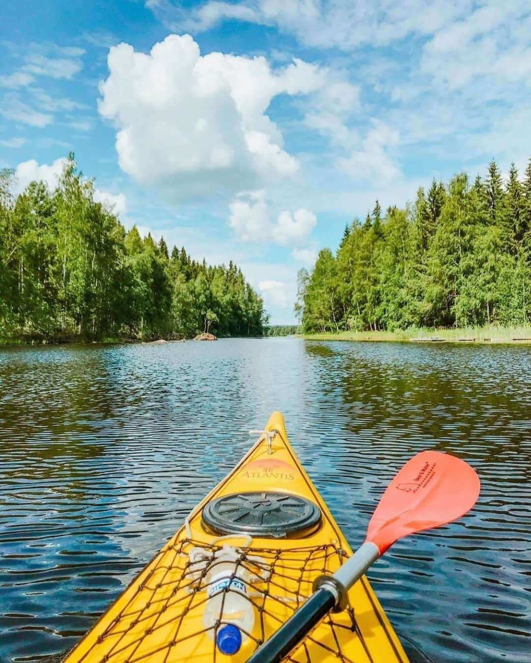 フィンランド政府観光局さんのインスタグラム写真 - (フィンランド政府観光局Instagram)「フィンランド最大の湖、サイマー湖。14,500kmの湖岸、13,000以上の島々。想像できますか？ ． @myfinnishtraveldiary さんの写真。Kiitos！  #visitsaimaa  #湖水地方  #夏 #visitfinland #ourfinland #visitfinlandjp # #finland #北欧旅行 #travelgram #フィンランド #フィンランド政府観光局 #北欧 #travel #instatravel #travel #travelgram #travelling #traveler #おうちで北欧を楽しもう #おうちフィンランド #旅を夢見て #北欧に行きたい気持ちを満たそう #湖 #パドリング ＃#サイマー湖」7月30日 17時44分 - visitfinlandjapan