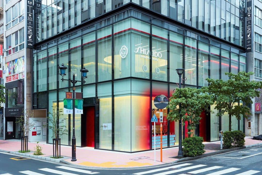 資生堂 Shiseido Group Shiseido Group Official Instagramさんのインスタグラム写真 - (資生堂 Shiseido Group Shiseido Group Official InstagramInstagram)「The first @SHISEIDO GLOBAL #FlagshipStore opens July 31 in our birthplace of #Ginza, Tokyo. Created for health, safety and peace of mind, the virtually touch-free new store combines offline and online initiatives, balances digital technology with human warmth—a communication hub of new experiences in #holisticbeauty both external and internal, for a more physically and mentally-enriching, happy life.  #ShiseidoFlagship #ShiseidoGinzaTokyo #AliveWithBeauty #shiseidoginza #shiseidoflagshipstore #ShiseidoGloalFlagshipStore #shiseido #flagship #newstore #newstoreopening #資生堂フラッグシップストア #資生堂フラッグシップ #資生堂銀座 #フラッグシップ #フラッグシップストア #資生堂」7月30日 17時57分 - shiseido_corp