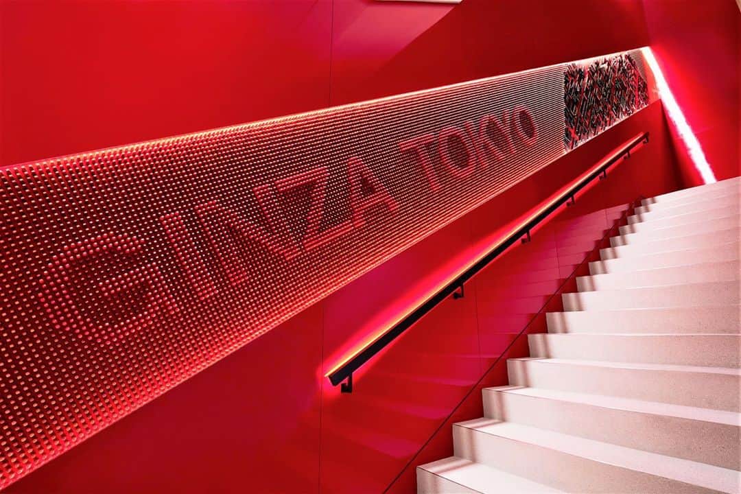 資生堂 Shiseido Group Shiseido Group Official Instagramさんのインスタグラム写真 - (資生堂 Shiseido Group Shiseido Group Official InstagramInstagram)「The first @SHISEIDO GLOBAL #FlagshipStore opens July 31 in our birthplace of #Ginza, Tokyo. Created for health, safety and peace of mind, the virtually touch-free new store combines offline and online initiatives, balances digital technology with human warmth—a communication hub of new experiences in #holisticbeauty both external and internal, for a more physically and mentally-enriching, happy life.  #ShiseidoFlagship #ShiseidoGinzaTokyo #AliveWithBeauty #shiseidoginza #shiseidoflagshipstore #ShiseidoGloalFlagshipStore #shiseido #flagship #newstore #newstoreopening #資生堂フラッグシップストア #資生堂フラッグシップ #資生堂銀座 #フラッグシップ #フラッグシップストア #資生堂」7月30日 17時57分 - shiseido_corp