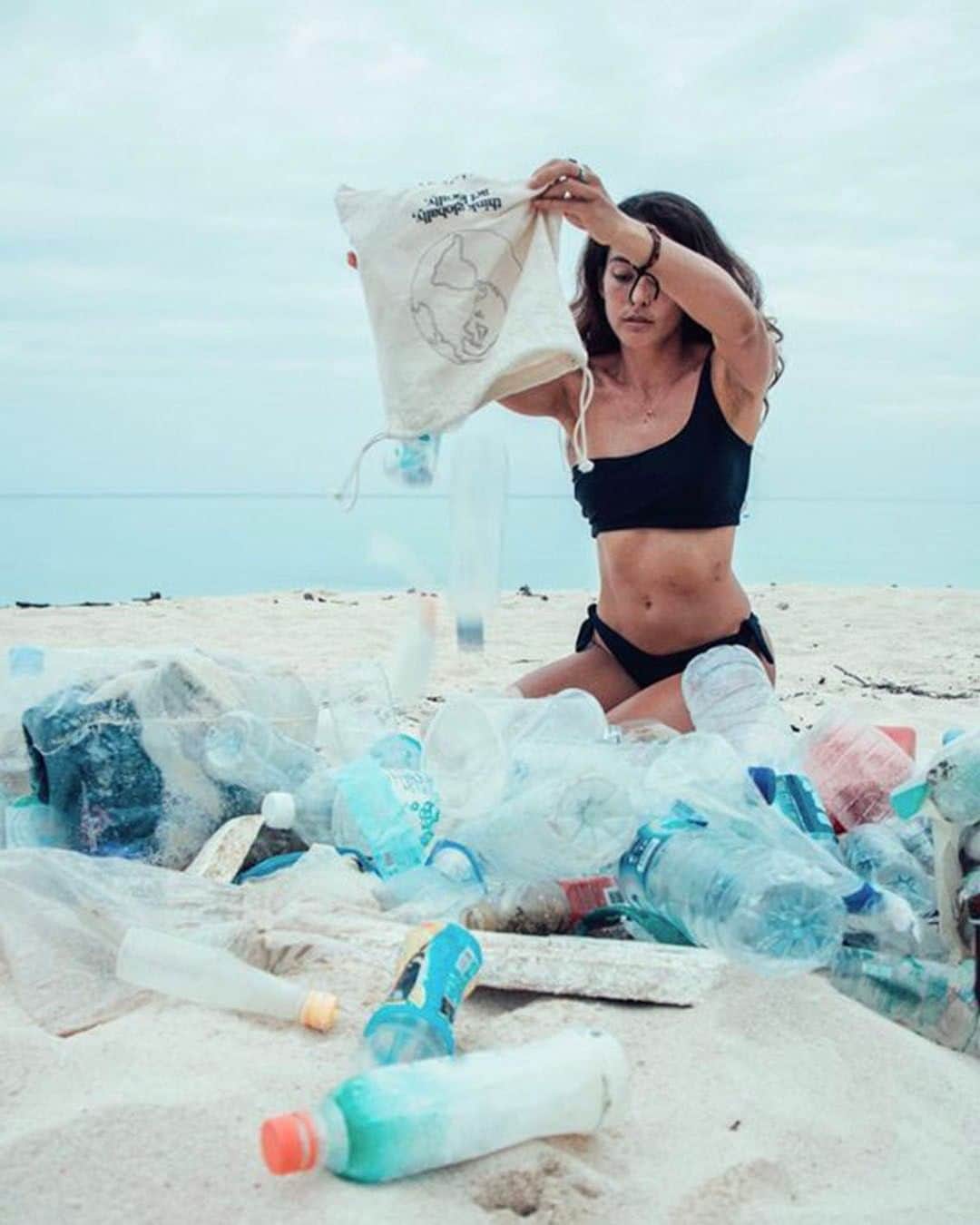TRIWAさんのインスタグラム写真 - (TRIWAInstagram)「To add on your summer to do list: take your friends and do a beach cleanup! #timeforoceans⠀🌊🦀🐢⠀⠀⠀⠀⠀⠀⠀⠀⠀ #timeforchange #ocean #oceans #plastic #plasticfree #plasticpollution #recycle #recycling #sustainablefashion #sustainability #upcycle #reuse #beach #summer #summervibes #recycledfashion #accesories #consciousfashion」7月30日 18時01分 - triwa
