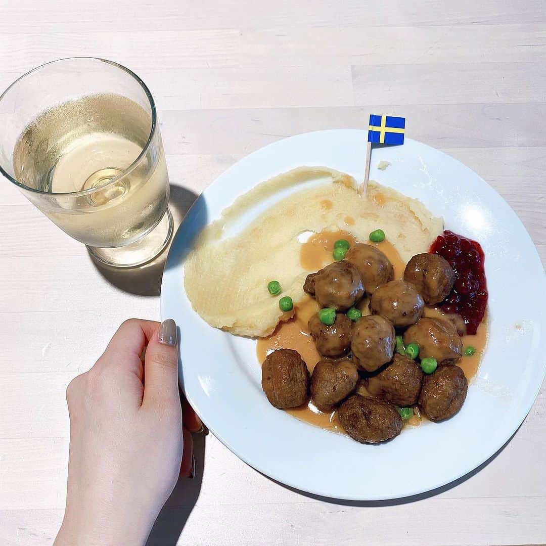 松本慈子さんのインスタグラム写真 - (松本慈子Instagram)「﻿ ﻿ 家族とわけわけしながら食べたスウェーデンミートボール美味しかった〜😋🍝コストコのジャンキーフードも美味しいけど、IKEAのヨーロッパ風のお料理も美味しかった🛒🛍🧸﻿ ﻿ ﻿ #IKEA #イケア #イケアフード #スウェーデンミートボール #ミートボール #ikeastyle #ikeafood #ikeajapan #meatballs #instafood #yummy」7月30日 18時07分 - chikako_1119