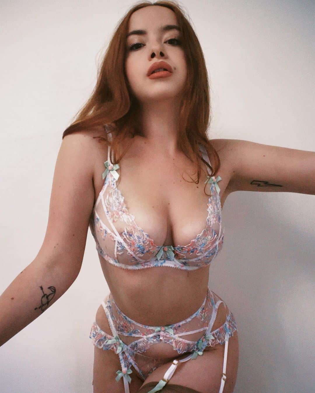 Agent Provocateurさんのインスタグラム写真 - (Agent ProvocateurInstagram)「Start a summer romance in Leisha's delicate lace and soft pastels, worn by @elizabethilsley. #agentprovocateur #LeftToYourOwnDevices」7月30日 18時06分 - agentprovocateur
