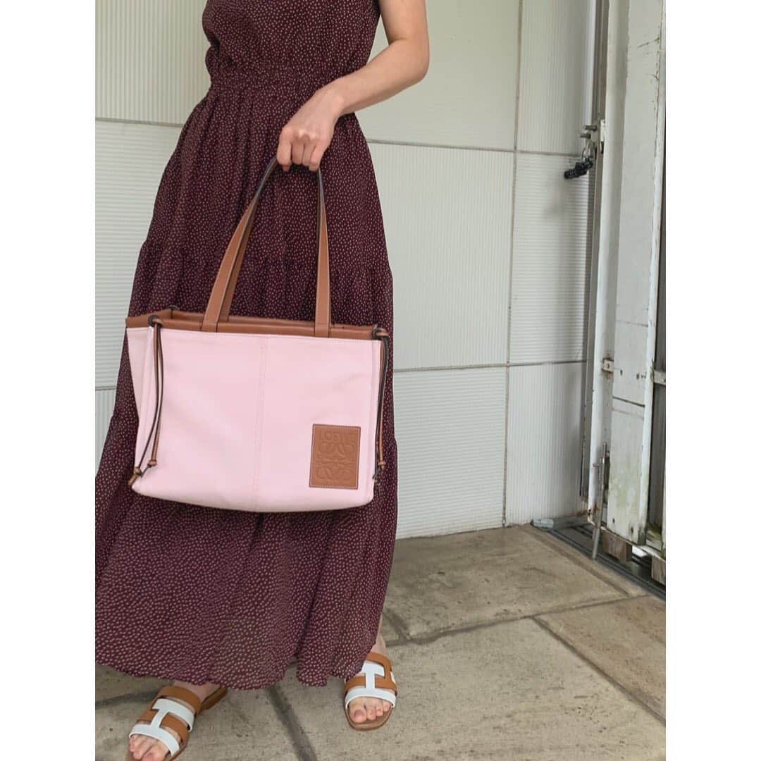 佐々木希さんのインスタグラム写真 - (佐々木希Instagram)「bag#LOEWE sandal#HERMES one-piece#iNtimite  #のぞみの私服」7月30日 18時12分 - nozomisasaki_official