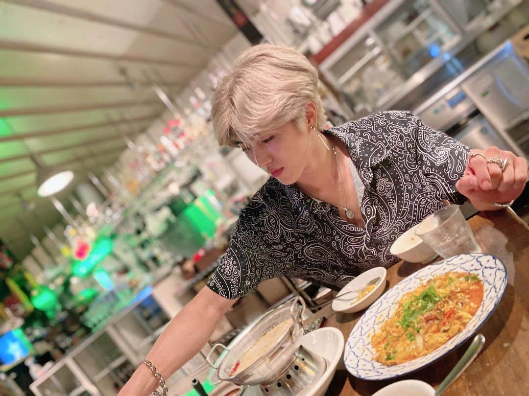 原田デイビッドさんのインスタグラム写真 - (原田デイビッドInstagram)「カキのあとタイも食べた🤤  After eating oysters at my family’s oyster bar went with the fam to eat Thai food. 👌  #thaifood #thai #dinnerafterdinner #dinner #softshellcrab #soup #addlux #asian #asianfood  #タイ  #タイ料理  #タイ料理大好き #ディナー #美味しい #吉祥寺 #アジアン料理」7月30日 18時18分 - davidharada_01