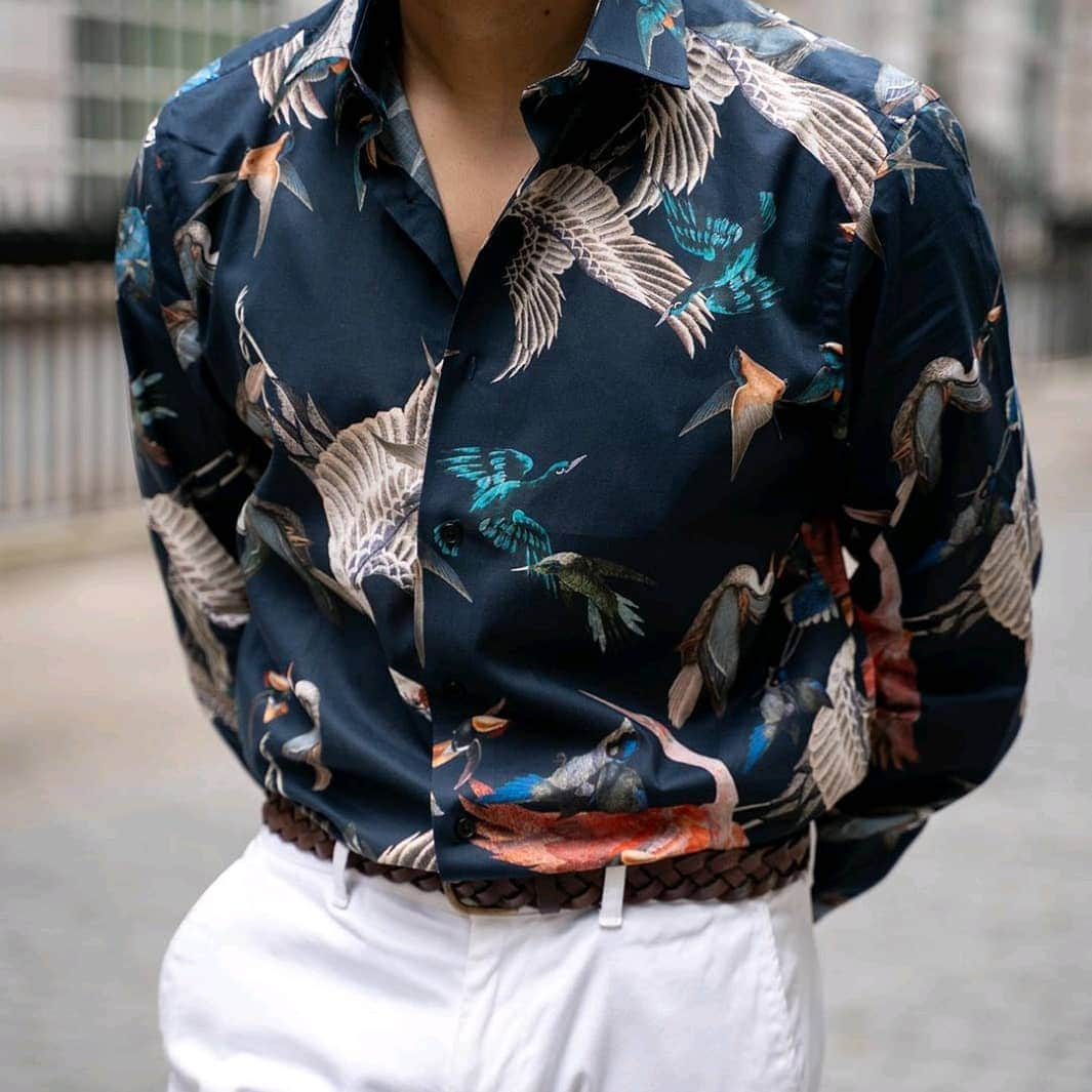 ドゥシャンさんのインスタグラム写真 - (ドゥシャンInstagram)「Reposting @singhgentry: ⠀ ...⠀ "Something a little different for me but this flocking birds print shirt from @duchamplondon is the perfect Summer shirt for those looking for something vibrant and upbeat. I love the intricate print and how it sits with a pair of white chinos/trousers. [gifted]⠀ ⠀ #SinghGentry⠀ ⠀ 📸: @styleandstylus⠀ ⠀ #menswear #classicmenswear #gentleman #casualsartorial #sartoria #classicman #suave #classicstyle #sartorialstyle #modahombre #duchamplondon #printedshirt #dandy #rakish"」7月30日 18時25分 - duchamplondon