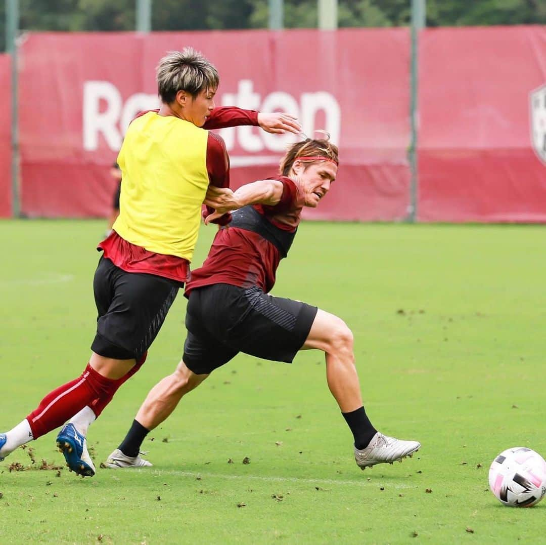 ヴィッセル神戸さんのインスタグラム写真 - (ヴィッセル神戸Instagram)「Good day of training! ☀️🏃🏻‍♂️⚽️ .  #vissel #visselkobe #ヴィッセル #ヴィッセル神戸 #Kobe #神戸 #WeAreKobe #KobeForeverForward #一致団結 #JLeague #Jリーグ #DAZN」7月30日 18時39分 - visselkobe