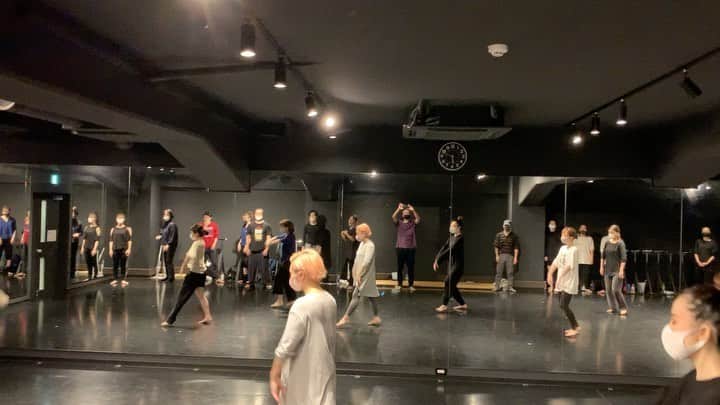 黒須洋壬のインスタグラム：「黒須洋嗣 JAZZ CLASS 2020.July.30th @danceworks_jpn  @xross #falseconfidence  #noahkahan  #mask #dance #jazzdance #tokyo #japan」