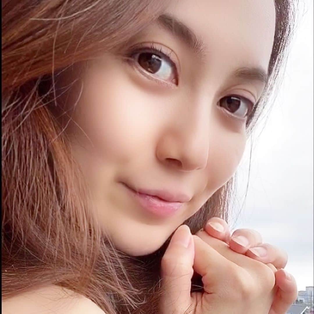のインスタグラム：「夕涼みタイム🎐✨素敵な線香花火もいただきまして、週末（できたら日曜日）の納涼インスタライブが楽しみです☺️✨素敵すぎて、飾っておきたいくらいです🥰✨ ・ #夕涼み #線香花火 #ありがとうございます #素敵 #納涼 #納涼ライブ #夕涼みタイム #上品 #おしゃれ #お洒落 #涼やか #涼しい #夏 #夏の醍醐味 #花火 #日本 #japaneseculture #自然体 #ナチュラル #sparklers #summertime #cool」