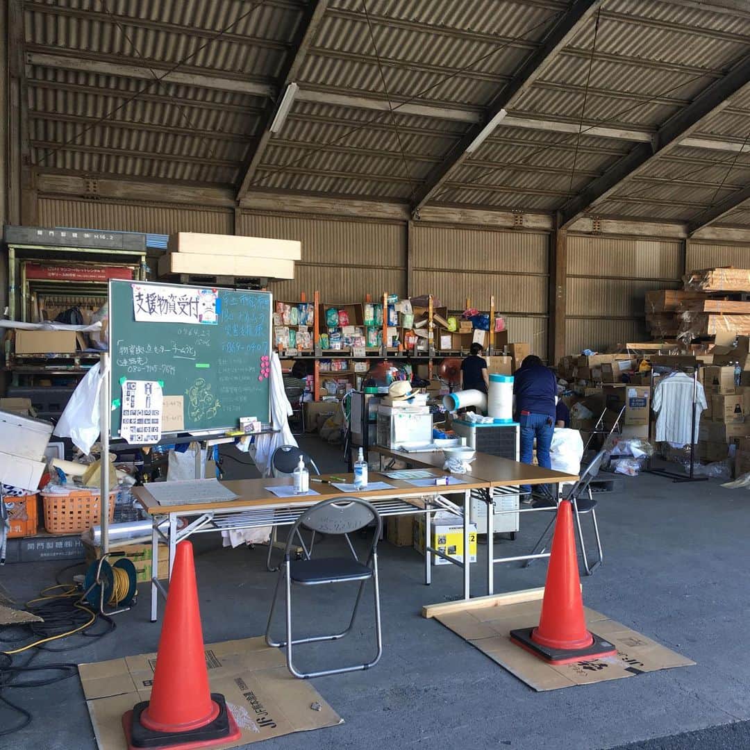 Kumamoto COC+さんのインスタグラム写真 - (Kumamoto COC+Instagram)「学内外から集まった支援物資を、チームうと様へ託してきました。こちらには人吉球磨で在宅避難中の方が直接訪ねて来られるそうです。スタッフの皆さまが、支援の届きにくい在宅避難や孤立している被災者の方を大変気にかけておられました。 #熊本大学 #支援物資 #チームうと」7月30日 18時56分 - kumadaikido