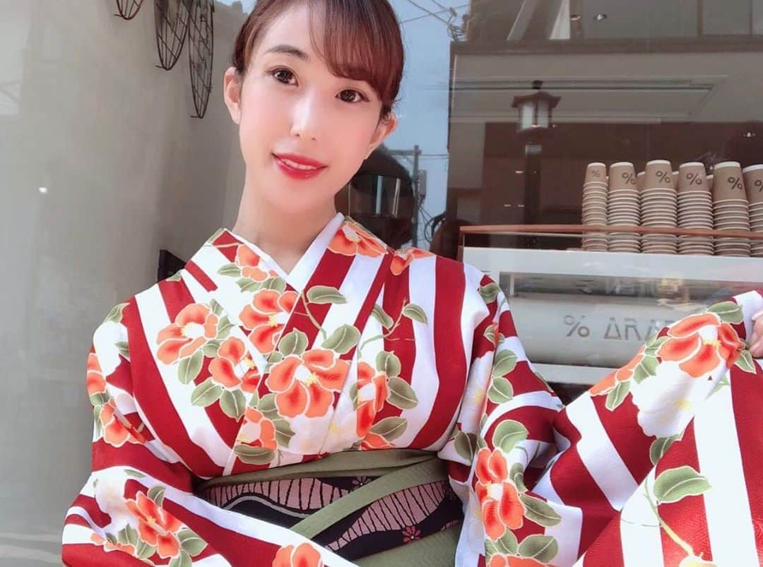 近藤夏奈のインスタグラム：「また落ちついたら着物で京都行きたいな〜🥺﻿ ﻿ ﻿ 明日も午後5時から午後7時🕔﻿ #ウメダfmbehappy789 『Be Sports! Friday』🧘‍♀️🌈﻿ 2時間生放送です🗣﻿ 私のストーリーからも聴いてもらえます◎﻿ ﻿ ﻿ 明日のメッセージテーマは﻿ 『好きな浴衣👘の色、柄』です💌﻿  ﻿ ﻿ 今、あなたが聴きたい曲は何ですか？🎧﻿ メッセージと共に曲のリクエストもおまちしてます💗﻿ 🏃‍♂️番組名『Be Sports! Friday』を選択してね! ﻿ ﻿ ﻿  🧚🏻‍♀️番組のメニューはざっくりこんな感じです↓﻿ ∞∞∞∞∞∞∞∞∞∞∞∞∞∞∞∞∞∞∞∞∞∞﻿ 🙆‍♀️5時台﻿ ○オープニングトーク﻿ ○ニュース﻿ ○天気予報﻿ ○タイガースインフォメーション🐯﻿ 　《阪神タイガースの試合が行われる日》﻿ ○メッセージ紹介﻿ ﻿ ﻿ 🙆‍♀️6時台﻿ ○スポーツ、健康、美容などについての﻿ オススメ情報をお届けするコーナー﻿ ○メッセージ紹介﻿ ○エンディング﻿トーク ﻿ ﻿ ﻿ ...etc﻿ ﻿」