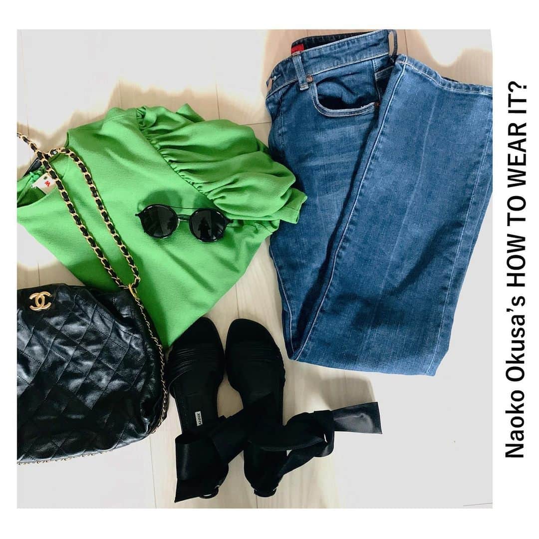 のインスタグラム：「Naoko Okusa’s HOW TO WEAR IT? ﻿ ﻿ 〜Featured item 〜﻿ ﻿ ——————————————————﻿ 「センタープレスが入っていてきれい目な1本は、昼のお出かけ用にスタイリング♡深いインディゴだから、ブラウスのグリーンのような強い色とも好バランス！」﻿ by Naoko Okusa﻿ ——————————————————﻿ DENIM : Marmalade Midrise﻿ NO.14442-amc﻿ PRICE : ¥19,000+tax﻿ ———————————————————﻿ @naokookusa ﻿ #redcard #redcardtokyo #howtowearit #redcarddenim #レッドカード #レッドカードデニム #デニム #denim#jeans #フレアデニム #ブーツカットデニム #intheknowgl #naokookusa #大草直子 さん#jeansstyle #denimstyle」