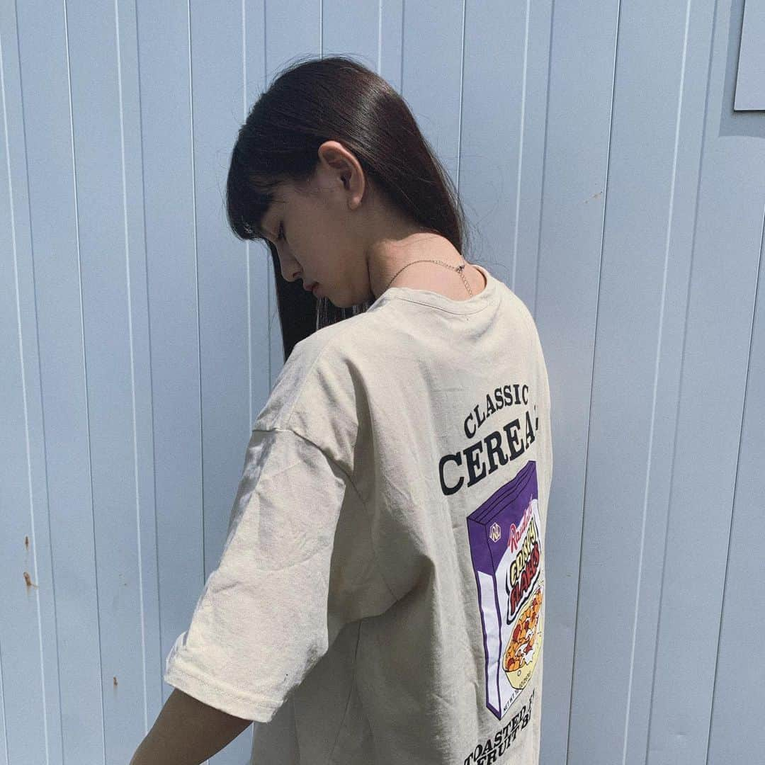 長谷川美月さんのインスタグラム写真 - (長谷川美月Instagram)「. フルグラTシャツ(?) 🥣 . これの他にも種類あってどれも可愛くて まとめ買いしたろかなって思ったけど さすがにやめました^ ^☁️ . 今日は日差し強かった〜〜〜あちあち . . #popteen #Tシャツ #ljk #02 #17 #長谷川美月 #みちゅ #fashion #summer」7月30日 19時13分 - mxx.____29