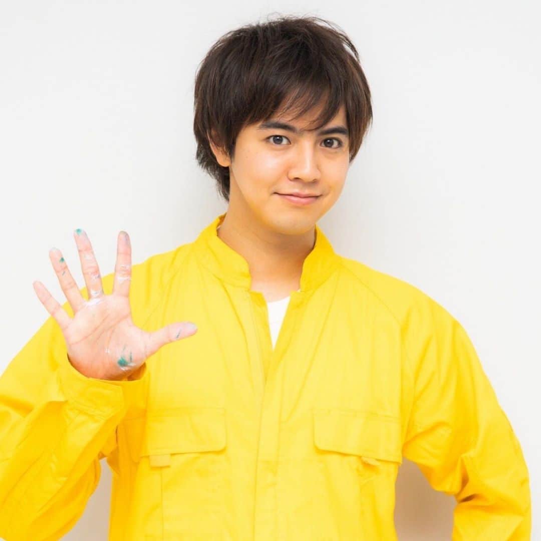 GENERATIONS高校TVのインスタグラム：「つなぎGENE 今日は🐶涼太編🐶 . スプレーアートで才能開花中の涼太が オープニングで教えてくれた 最近ハマってるものは！？ . 公式Twitter @gene_kou で検索🔍 ........................................................... #ABEMA #ジェネ高 #GENE高 #GENERATIONSfromEXILETRIBE #GENERATIONS #GENE #ジェネレーションズ #ジェネ #ジェネ犬 #小森隼 #白濱亜嵐 #数原龍友 #中務裕太 #片寄涼太 #佐野玲於 #関口メンディー #隼 #亜嵐 #龍友 #裕太 #涼太 #玲於 #メンディー」