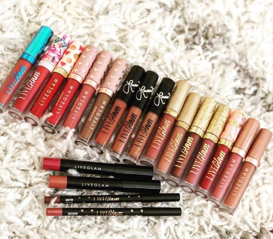 LiveGlamさんのインスタグラム写真 - (LiveGlamInstagram)「Who said #NationalLipstickDay is over!? 😉 We are lippie obsessed year round 😍💄 Let us know in the comments below what #LiveGlam lip product is your current obsession! 💋 #LiveGlamFam  📷: @karen7693」7月31日 5時23分 - liveglam