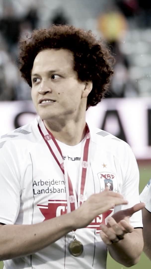 ムスタファ・アミニのインスタグラム：「Thank you AGF Aarhus 💙⚪️💙  @niikoohhh  Frederik Sindberg  🎥👏🔥」