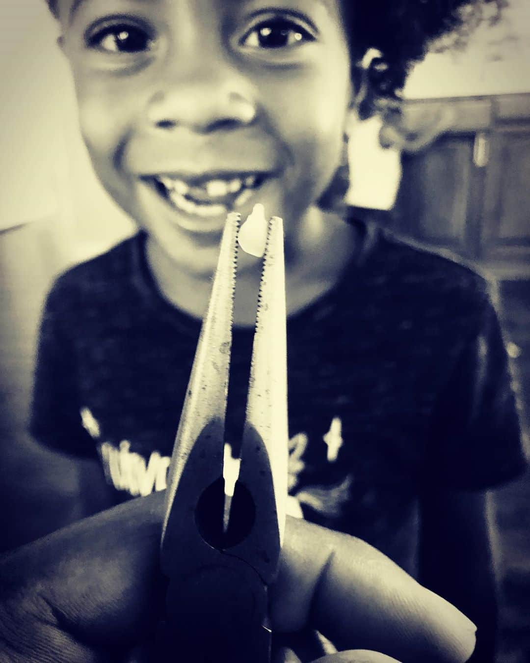 ロックモンド・ダンバーのインスタグラム：「GOT IT! #daughter #dentistry #daddysgirl #dadlife #💪🏾❤️👍🏾」