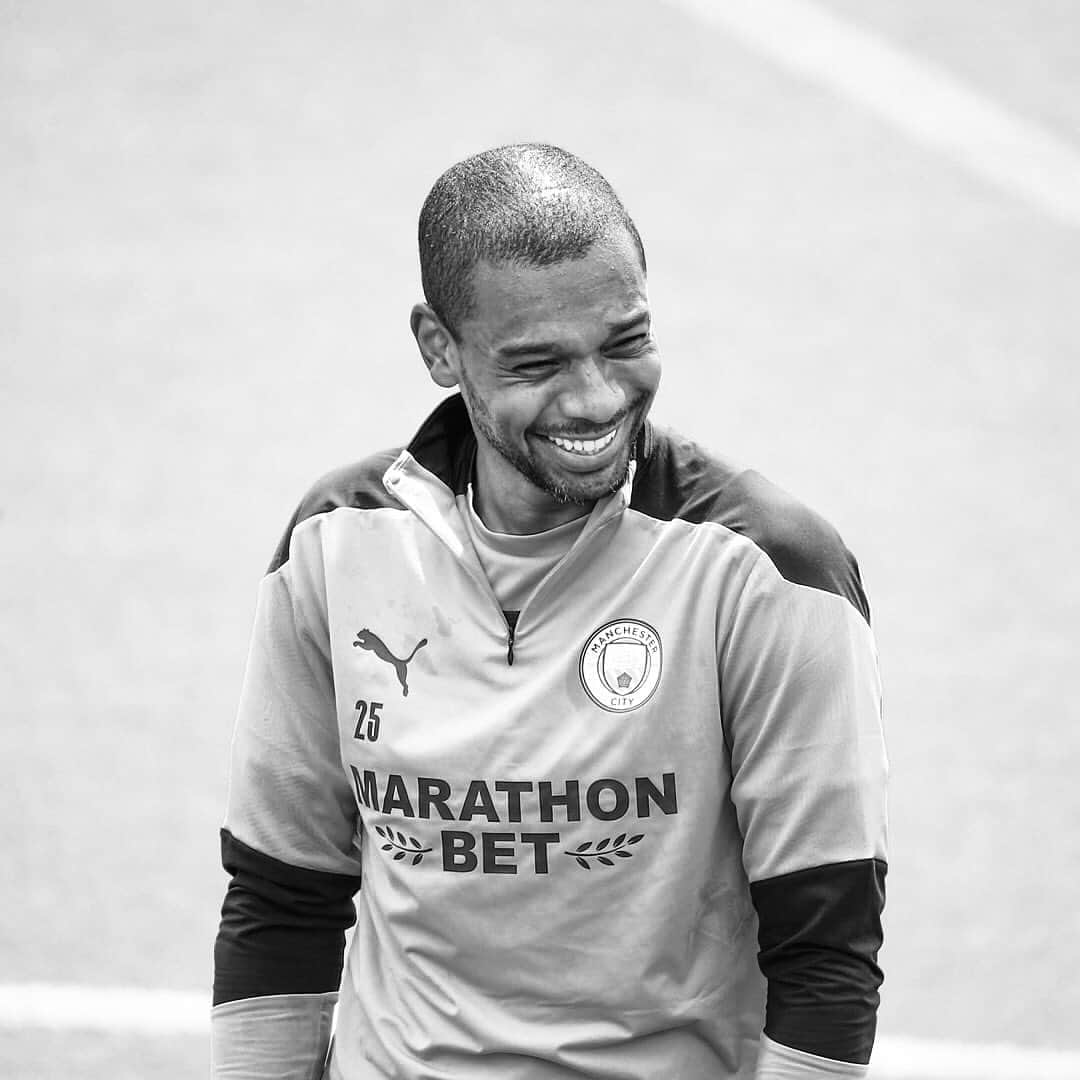 フェルナンジーニョのインスタグラム：「work hard / have fun 🙌🏾🙏🏾」