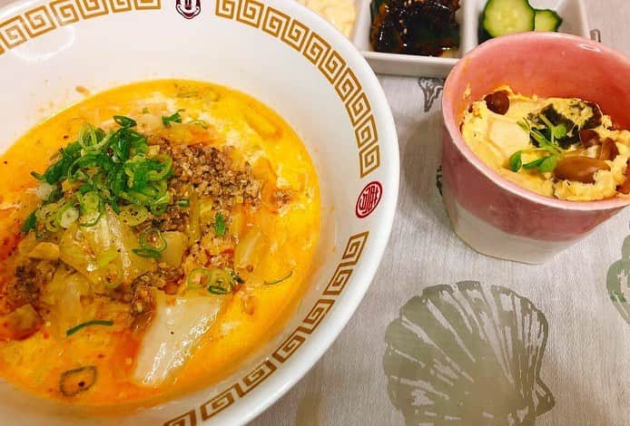 佐野千晃のインスタグラム：「最近炒めもの以外のご飯も作るようになった🤤﻿ ﻿ レパートリー増えたぞ🤤﻿ ﻿ ①ミルク坦々麺🍜味噌汁リメイク茶碗蒸し﻿ ②ガーリックチャーハン🧄こんにゃく甘辛炒め﻿ ③焼サバ🐟きのこ炊き込みご飯🍄﻿ ④マヨポンチキン🐓ネバネバ冷奴﻿ ⑤豚とエリンギのバタぽん炒め🐖﻿ ⑥プルコギ和風ハンバーグ🍖オニオンスープ🧅﻿ ⑦手羽先と大根の煮物🍗蓮根ポン酢サラダ🥗﻿ ⑧冷やし中華🥚おいなりさん﻿ ⑨プルコギ肉じゃが🥔長芋ニンニク漬け﻿ ⑩オムレツ🍳蓮根サラダとプルコギのパン🍞﻿ ﻿ どれが好き？？🤤﻿ ﻿ #ちゃー飯 #チャークッキング #yummy #Delicious #good #love #handmade #made #in #moana #instagram #instagohan #instafood #レパートリー #増えた #ニンニク #基本 #入れる #w﻿ ﻿」