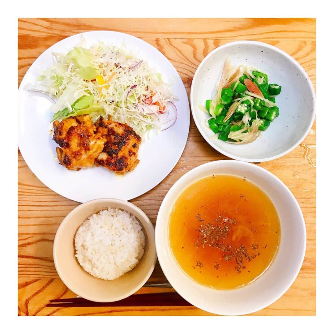 土井玲奈さんのインスタグラム写真 - (土井玲奈Instagram)「おうちごはん🍚 ・タンドリーチキン ・オクラとみょうがのさっぱり和え ・オニオンスープ  鶏肉レシピ🐓 タンドリーチキンに挑戦！！ カレー粉以外はだいたい 家にあるものでタレ作れるし 揉み込む→放置→焼くだけなので簡単🍗✨  オクラとみょうがは お酢とめんつゆ(お好みで砂糖入れても) に、これまた揉み込んで置いとくだけ！ めちゃくちゃ美味しいからオススメ✨  ん？最近鶏肉レシピばっかりやて？ こないだ聞いた情報によると鶏肉は、、、 バストアップする！！！らしい！！？w  1ヶ月後が楽しみだナ、、🤪✨w  #土井ごはん #タンドリーチキン #鶏肉レシピ #オクラレシピ #tandlychiken  #dinnertime #저녁밥 #晚餐 #อาหารเย็น #makanmakan #instadaily #iphoneography #actress_jp #actresslife  #actressgallery #tokyo #osaka」7月30日 21時08分 - doixreina