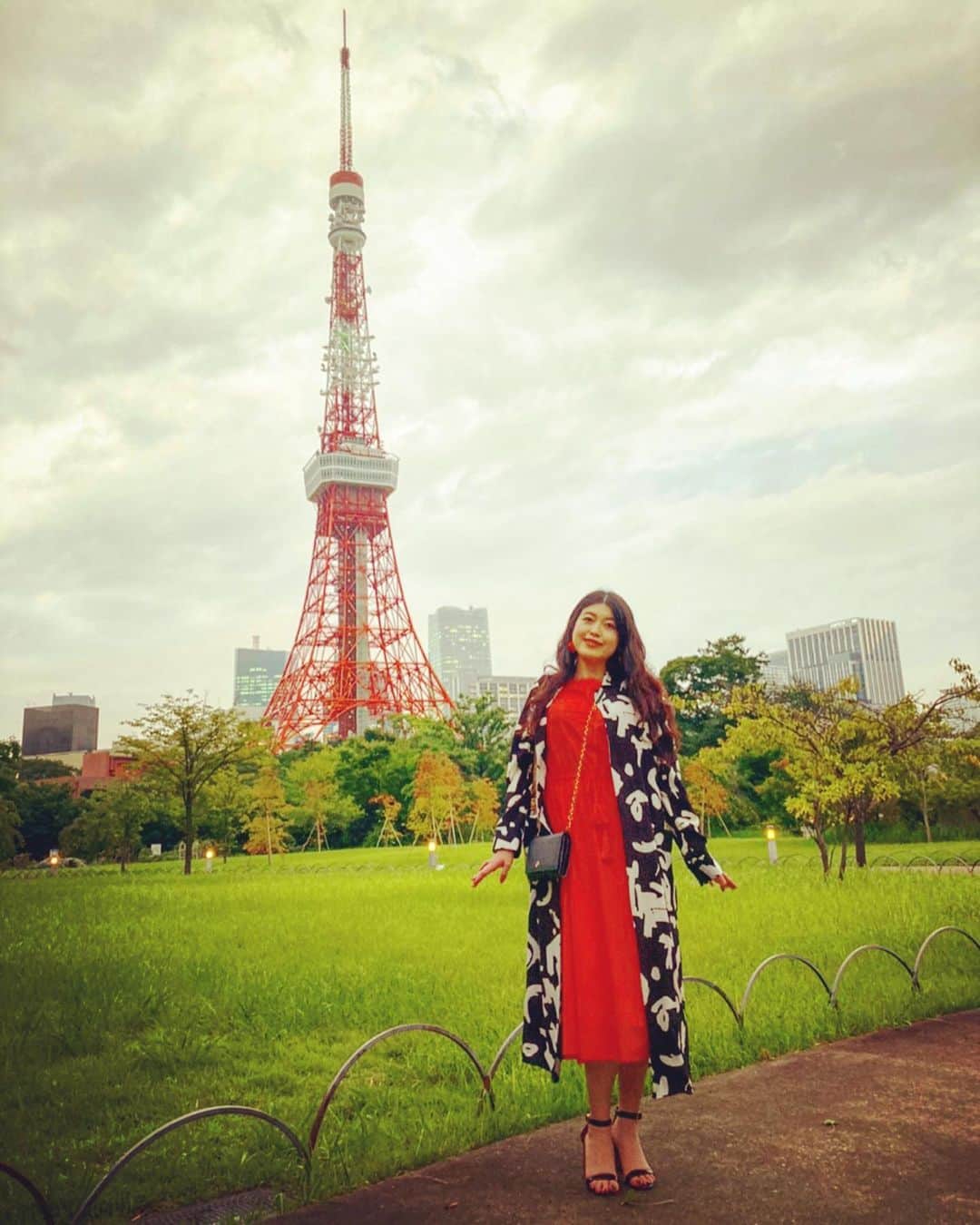 益子寺かおりさんのインスタグラム写真 - (益子寺かおりInstagram)「そそり勃つ東京タワーと♡ ・ #7月のときめきメモリアル #思い出写ルンです♡ #東京タワーがスキスキスー🗼 #ベッドイン」7月30日 21時08分 - kaori_masuco
