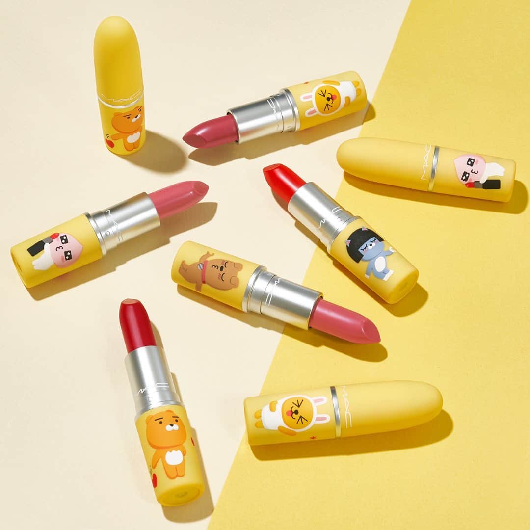 M∙A∙C Cosmetics Japanのインスタグラム：「【公式オンラインショップ＆全国店舗販売中】 韓国最大のメッセンジャーアプリ、「カカオトーク」との限定コラボコレクションが登場✨ ※日本では4色展開となります。 ㅤ 【#ナショナルリップスティックデー キャンペーン第二弾スタート！】 公式オンラインショップ／全国のM·A·Cカウンターにて、対象のリップ製品を1点以上ご購入で、 「オリジナルデザインポーチ」をプレゼント✨ ㅤ 期間: 7月29日(水)～8月2日(日)  ㅤ 💄対象のリップ製品 ・リップスティック ・パウダーキス リップスティック ・ラブ ミー リップスティック ・パウダー キス リキッド リップカラー ・レトロ マット リキッド リップカラー ・テンダー トーク リップバーム ※上記に該当する限定コレクション製品も対象となります ㅤ * 公式オンラインショップにおいて、プレゼントがショッピングカートに表示されますのでご確認ください。ショッピングカートに表示されない場合は、在庫切れとなります。 ㅤ ※プレゼントは数に限りがございます。無くなり次第終了となります。 ※プレゼントはお1人様1会計につき1回までとさせて頂きます。 ㅤ 【公式オンラインショップ限定特典】 ☑︎初回ご購入のお客様へ10% OFFクーポンをプレゼント （クーポンコードwelcome）  ㅤ #MACカカオフレンズ #mackakaofriends  #MACCosmeticsJapan #MACCosmetics #MAC #MACコスメ #マックコスメ #コスメ#コスメ紹介#コスメ好き#コスメレポ #化粧品 #デパコス #コスメ部 #コスメマニア #メイク好き#メイク道具#美容大好き#美容好き#トレンドメイク#夏メイク#メイクテク#MACリップ#リップ#リップメイク#リップスティック#リップケア#ボリューム#ぷっくり」