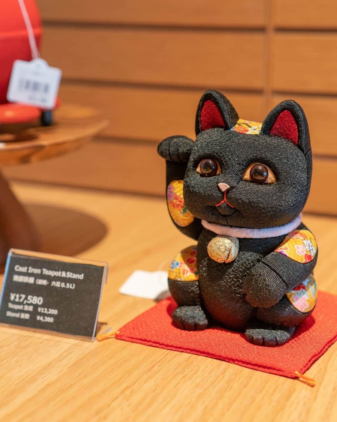 ザ・プリンスギャラリー 東京紀尾井町さんのインスタグラム写真 - (ザ・プリンスギャラリー 東京紀尾井町Instagram)「可愛らしい招き猫など、日本の伝統的な工芸品もTHE SHOP at KIOIでお求めいただけます。  You can find unique traditional Japanese crafts such as lucky cats at our Shop KIOI.   Share your own images with us by tagging @princegallerytokyokioicho ————————————————————— #luxuryhotels #theprincegallerytokyokioicho #theluxurycollection #princehotels #akasaka #tokyo #visittokyo #tokyo2020 #東京2020 #tokyohotel #東京 #赤坂見附 #marriott #bonvoy」7月30日 21時19分 - princegallerytokyokioicho