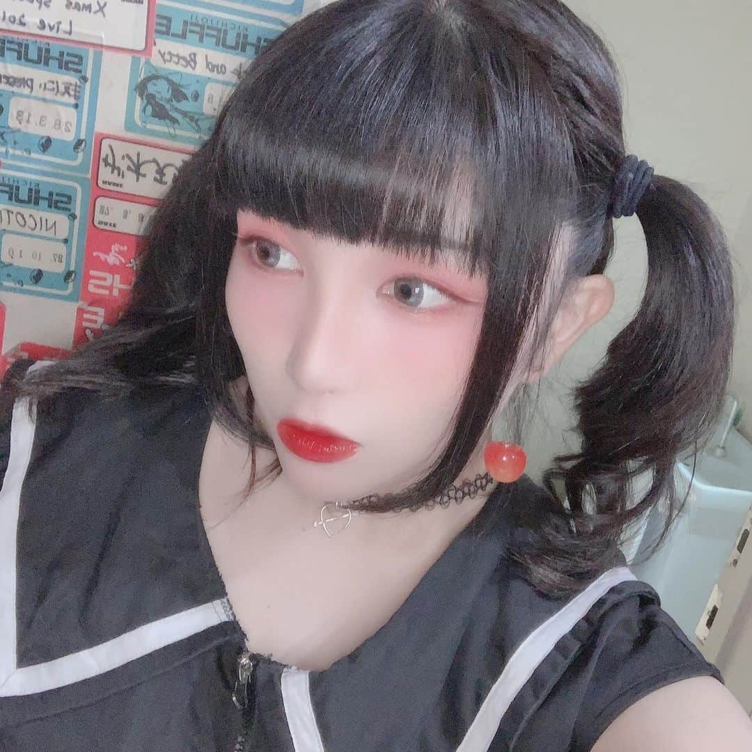 鬼瓦トイ子さんのインスタグラム写真 - (鬼瓦トイ子Instagram)「👹地雷メイク風水👹  地雷メイク魅力的なんです。 基本赤とピンクを使った色。  この色を使うのは、 愛情を意味するの。  もちろん、恋愛運UPメイクは ピンクパールを使う、 赤リップを目立つように使うとか あるけど  地雷メイクは、愛情がたくさんほしいという気持ちのあらわれメイクです。  女性的で可愛い。」7月30日 21時26分 - toi_hpp