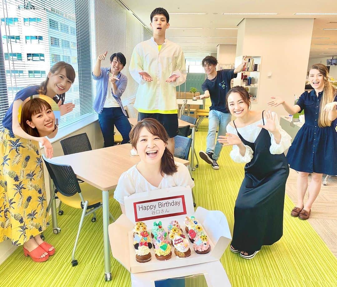 福田太郎さんのインスタグラム写真 - (福田太郎Instagram)「🧁 いくみちゃんおめでとう！ イチモニ！土曜の食いしん坊担当？ 元気いっぱいエンタメを伝えてくれています💃 ⠀ 天真爛漫でいて、出演者のことを気遣う とっても優しいお姉さん？姉御？キャラ！ 実は #谷口いくみ と、登録名？表記？が ひらがなに変わったの、お気付きでした？😋 この一年も情報モリモリでお届けしてくれるはずです🍚 ⠀ #イチモニ！あしたは #ファイターズ 今季初の3連勝で #Fティバル #Fサイティング にご注目を⚾️ 先週夏休み頂戴しました！その分どーん！と参ります🔥 ⠀ #お誕生日おめでとう #新しい生活様式 #カップケーキ  #食いしん坊 #新篠津村 #農家の娘 #大女優 #歌姫」7月30日 21時26分 - htb_tarofukuda