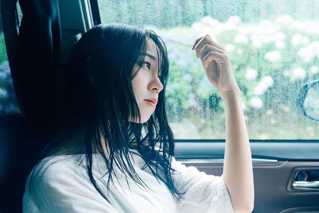 haraoのインスタグラム：「なかなかスカッと晴れないですね。 今日のゲリラ豪雨は凄かった☔️ - - - #いつか見た夢の中で #vsco#analog#oldlens#cinematography#GPW_members_only#as_archive#into_the_screen#indies_gram#indy_photolife#screen_archive#curbonjp#cinesomnia#photocinematica#realismag#analoguepeople#analoguevibes#被写体募集 . #Instagram#InstagramJapan#tokyocameraclub#reco_ig#jp_mood#オールドレンズ#オールドレンズに恋をした#儚くて何処か愛おしい様な」