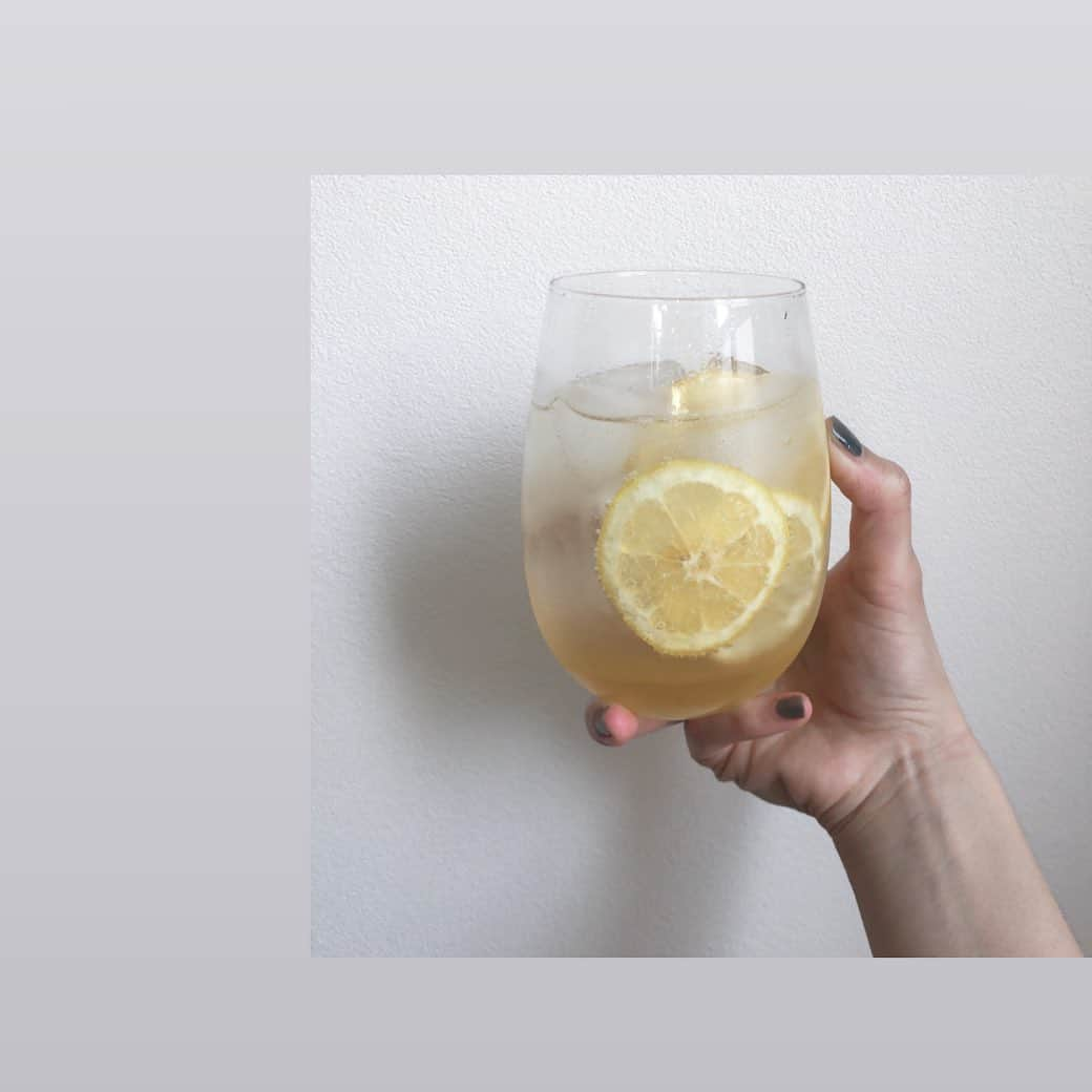 佐藤 渚さんのインスタグラム写真 - (佐藤 渚Instagram)「レモンソーダが飲みたいから作る🍋🥤  #レモンソーダ」7月30日 21時40分 - nagisa_1222