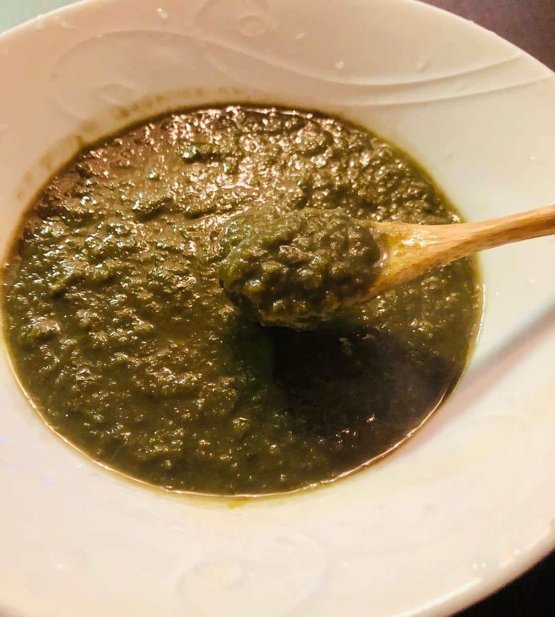黒田愛美さんのインスタグラム写真 - (黒田愛美Instagram)「クラウドファンディングで届いた @sunshinejuicetokyo の #vegansoup 😋 今日は #海苔ゴマ蓮根 💖 やっぱりスープは #消化酵素 温存できるし身体に優しい感じがしていいね❣️ #sunshinejuice  #organic #vegan  #ヴィーガンスープ #美容アンチエイジング専門医 #分子栄養学認定医 #黒田愛美」7月30日 21時36分 - kurodaaimi