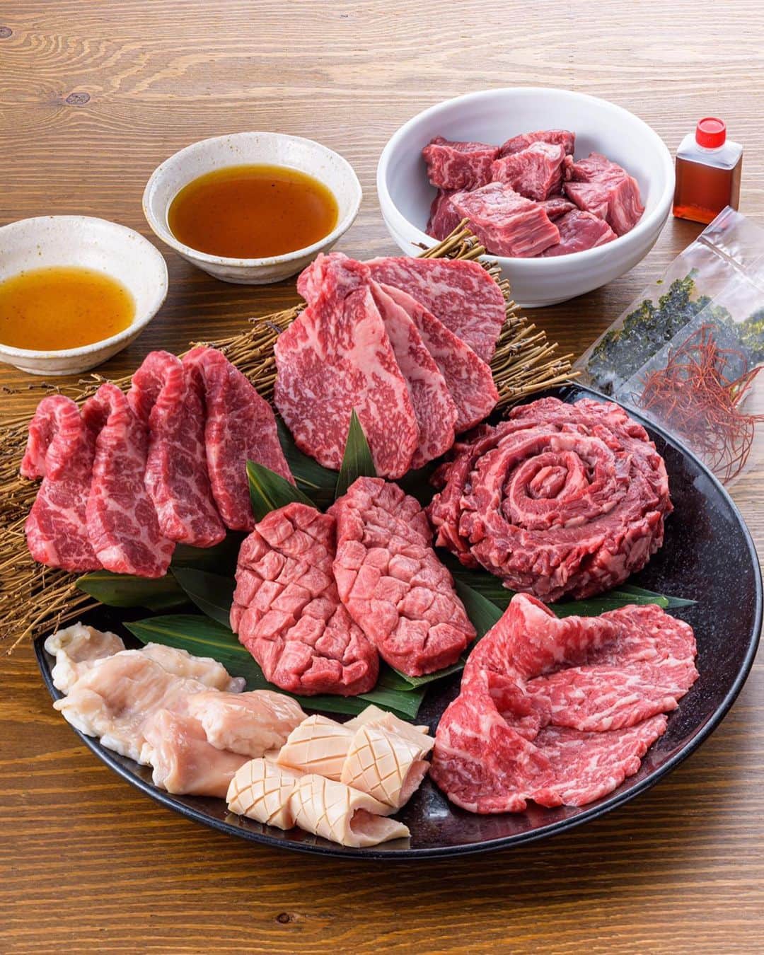 皇治さんのインスタグラム写真 - (皇治Instagram)「俺がめちゃくちゃ好きな著名人も行きまくってる焼肉　牛恋の肉が家で食えるようなった♪  バリバリ美味いから、家で食えるん最高やん。  皆んな食うてみて♪  https://ushikoi.stores.jp  @ushikoi #ウチ恋 #牛恋」7月30日 21時50分 - 1_kouzi
