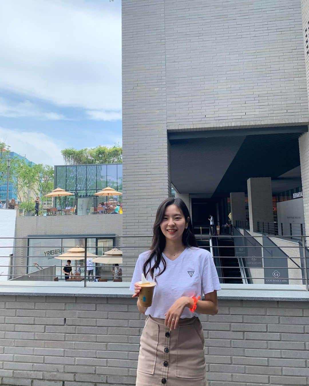 キム・ナヒョンのインスタグラム：「#bluebottlecoffee 💙🥤」