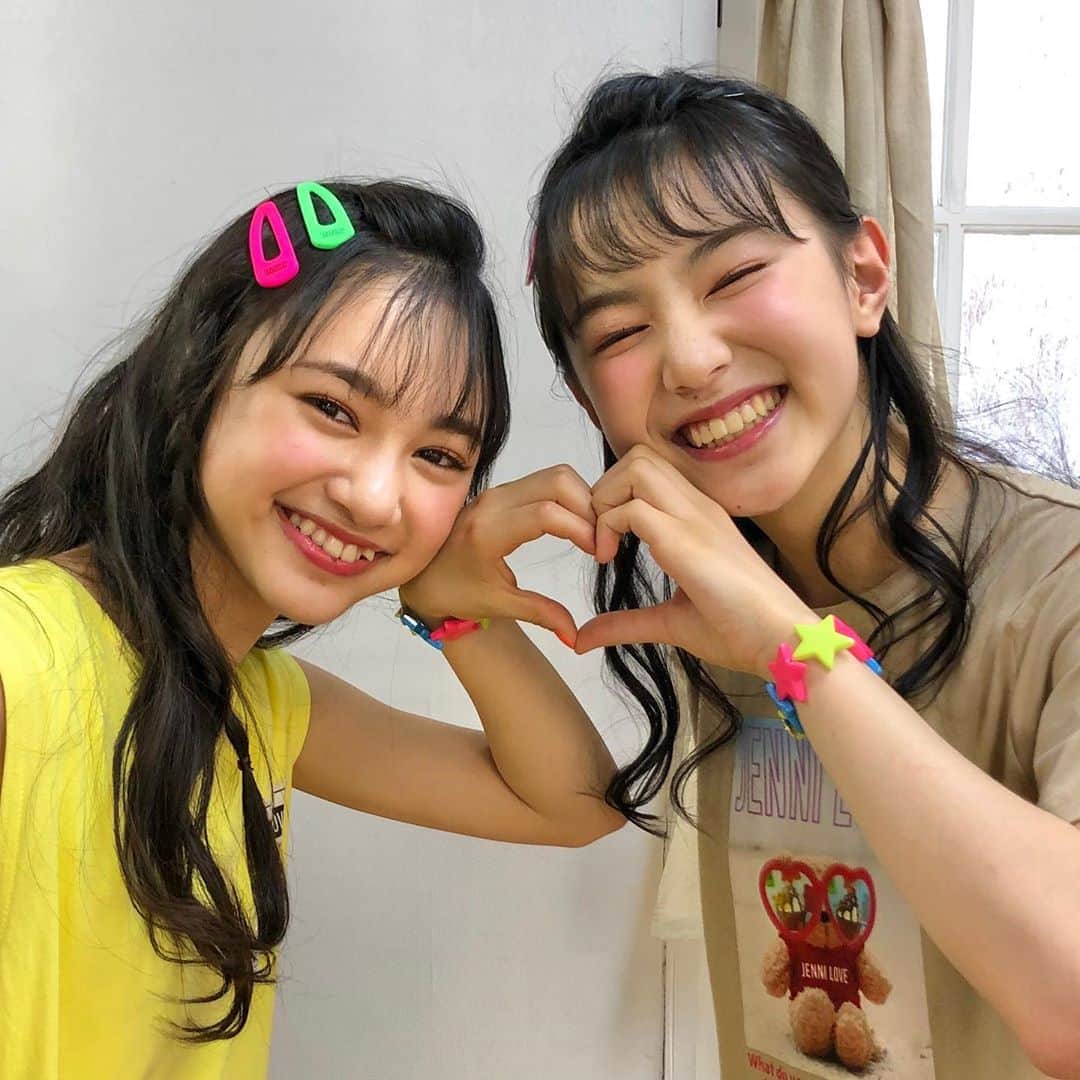 ニコ☆プチのインスタグラム：「💗👭💗 ・ 仲よしのハートっ！ ・ ・ #ニコプチ #プチモ #❤️ #犬飼恋彩 #森﨑美月」