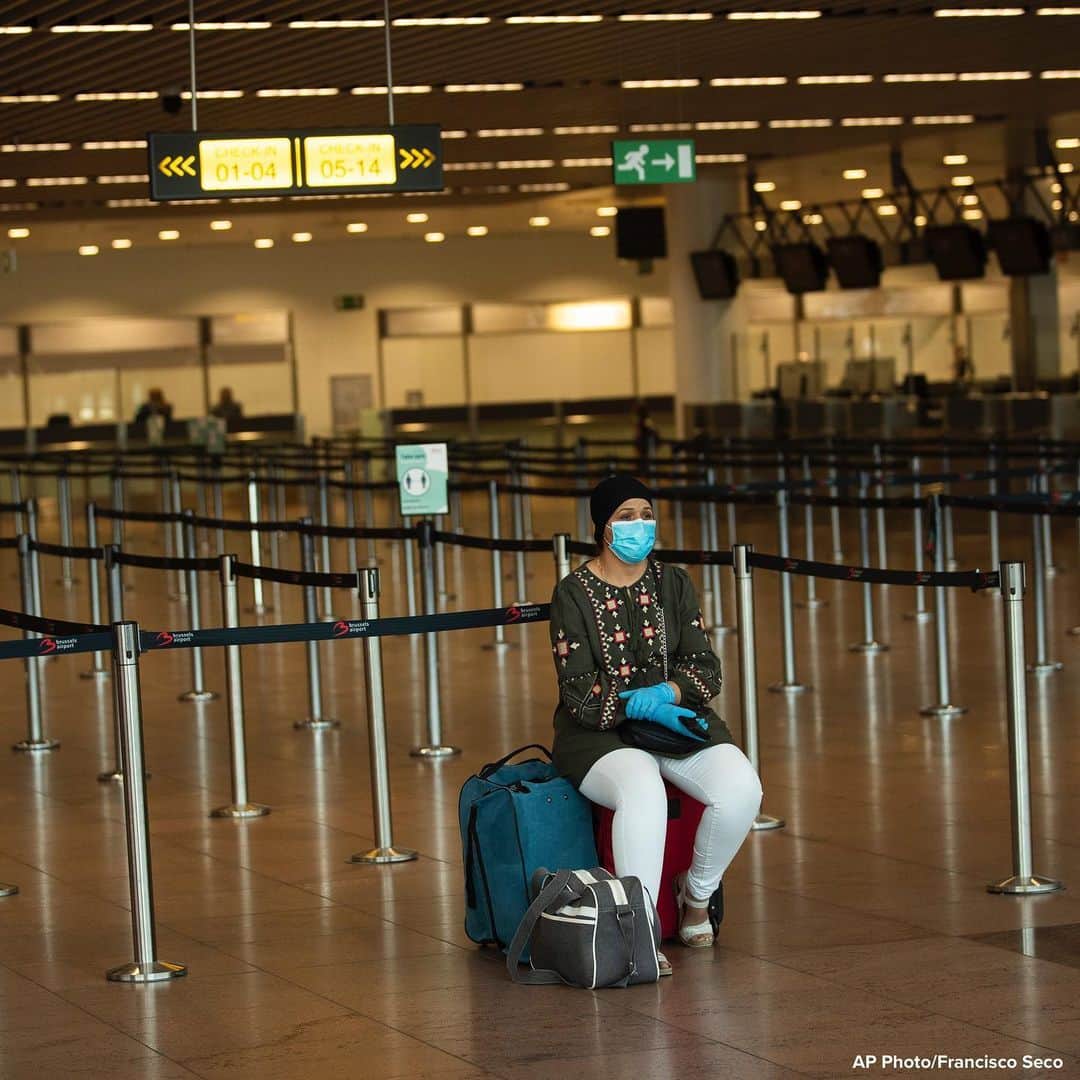 ABC Newsさんのインスタグラム写真 - (ABC NewsInstagram)「Passenger wearing a face mask sits at the almost empty departures hall at the Zaventem international airport in Brussels, Belgium. #belgium #airport #travel」7月30日 22時06分 - abcnews