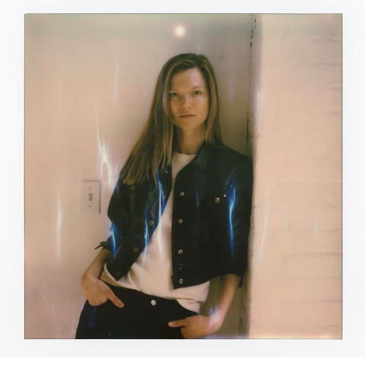 カシア・ストラスのインスタグラム：「Polaroid magic by @james.tinnelly ✨」