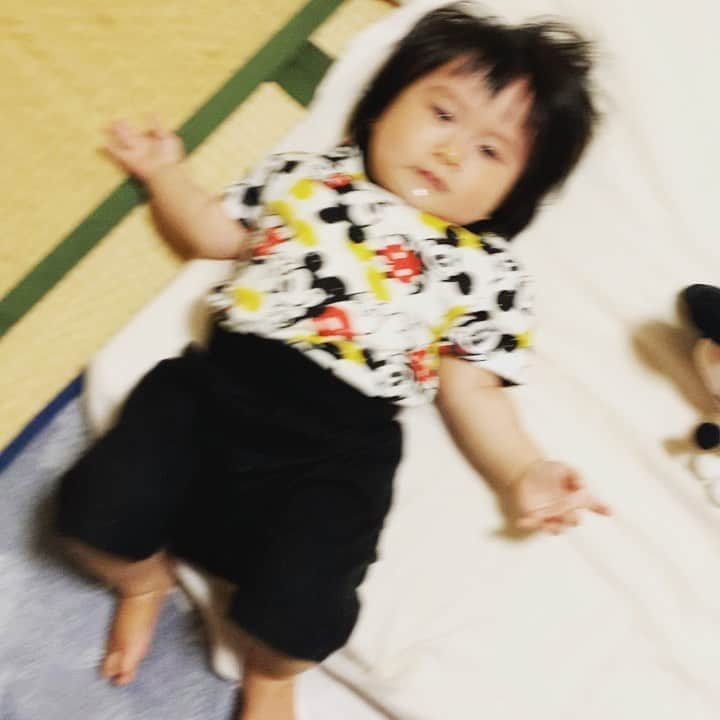 横山愛子のインスタグラム：「くすぐりが大好きな次女😘❤️ 可愛すぎる笑い声☆*:.｡. o(≧▽≦)o .｡.:*☆ 幸せをお裾分け🎈🎈 ＃8ヶ月」