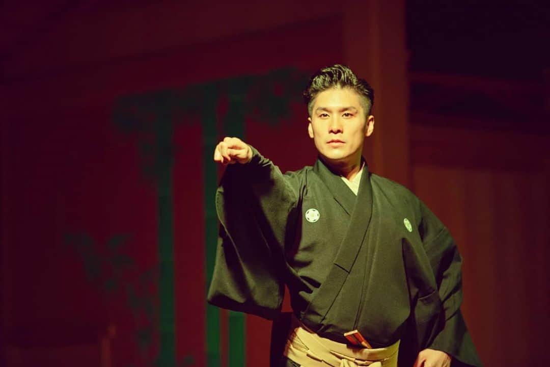 梅川壱ノ介（舞踊家）のインスタグラム：「𝐀 𝐛𝐫𝐞𝐚𝐭𝐡𝐭𝐚𝐤𝐢𝐧𝐠𝐥𝐲 𝐦𝐨𝐦𝐞𝐧𝐭 ￣￣￣￣￣￣￣￣￣￣￣￣￣￣￣￣￣￣￣￣￣ ハッとする瞬間を届けたい  #梅川壱ノ介  #日本舞踊 #舞踊家 #japaneseculture」