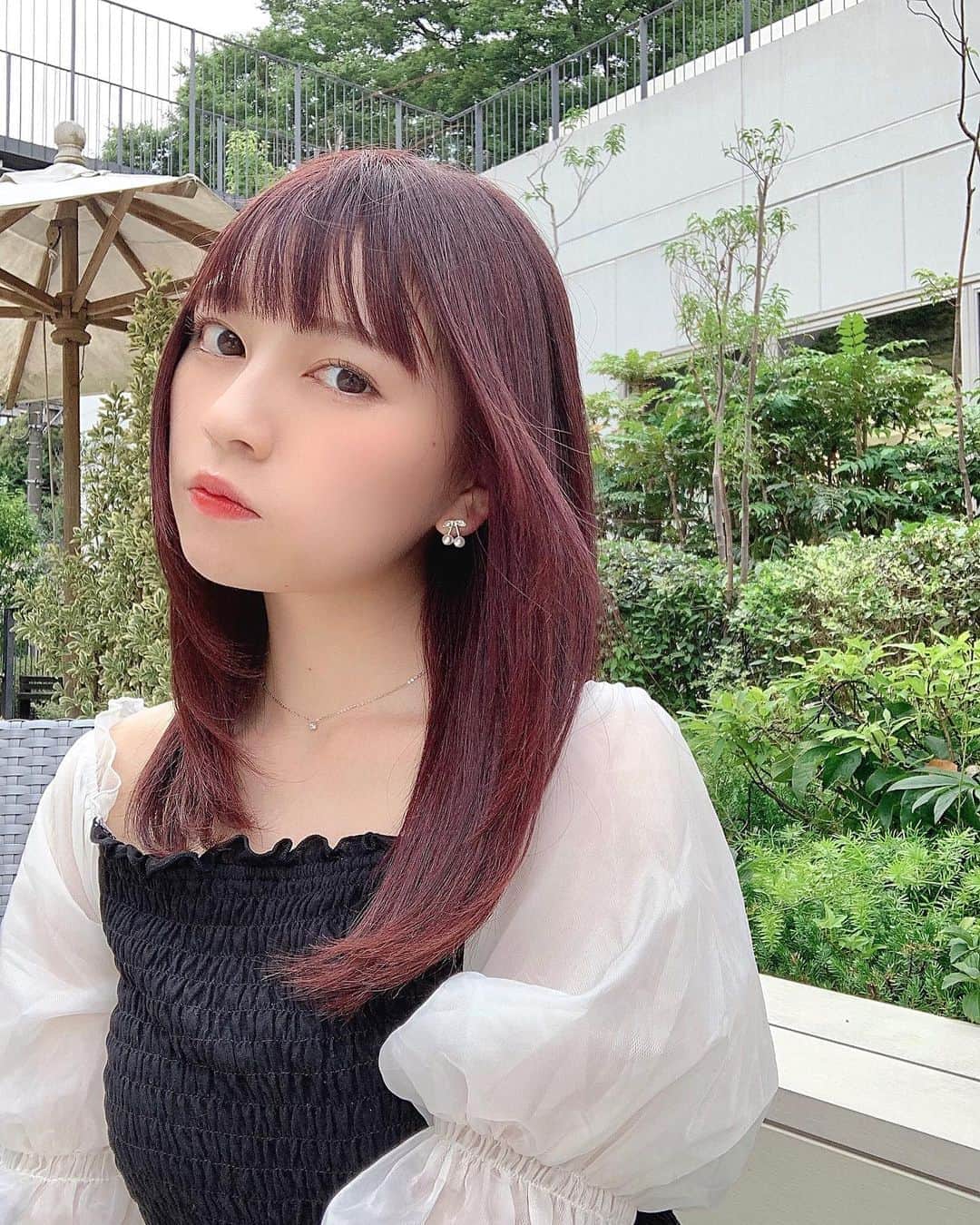廣川奈々聖のインスタグラム：「美容院 行ってきた🐈🌼﻿ カラーは #ピンクブラウン です〜♡﻿ ﻿ ピンク感はあるけどすごく自然な色で、﻿洋服を選ばないし、血色もよく見える…！ ﻿ ﻿ ﻿いつもありがとうございます！¨̮  ﻿ ﻿  ﻿ ﻿#美容院#garland#hairstyle#ヘアカラー#ピンクカラー#ブラウンカラー」