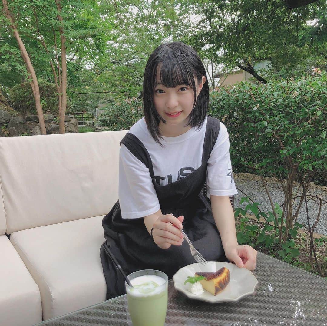 三宅ゆりあさんのインスタグラム写真 - (三宅ゆりあInstagram)「哲学の道にあるカフェに行ってきました！！  テラス席で緑いっぱい囲まれてのカフェタイム！😉  ゆりあはチーズケーキと抹茶ラテを食べたよ！メニュー全部美味しそうでもっとたべたかったーー  おすすめです！！！  #京都 #kyoto #japan  #哲学の道 #銀閣寺   #riversidecafegreenterrace  #京都カフェ #カフェ #カフェ巡り #チーズケーキ #抹茶ラテ   #nmb48 #teamb2 #ljc  #三宅ゆりあ #ゆりあと京都散歩」7月30日 22時12分 - _yuria5.16_